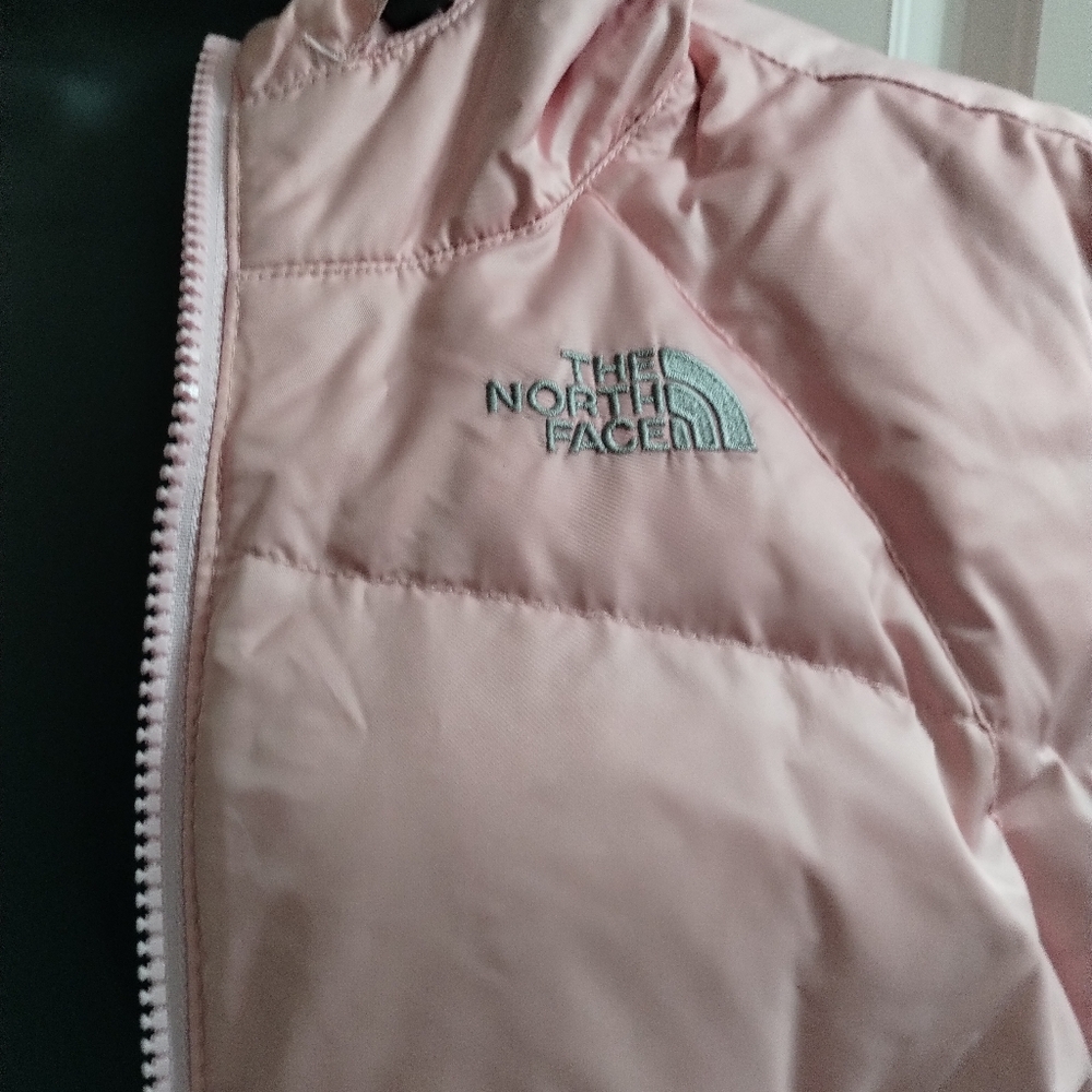 The North Face Women's Pink Puffer Vest - Picture 2 of 8